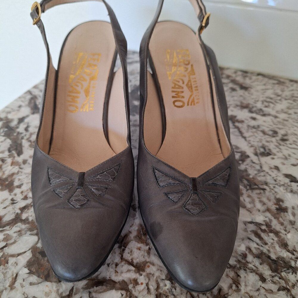 Salvatore Ferragamo Vintage Gray Leather ‎ Slingback  Heels 8 AA